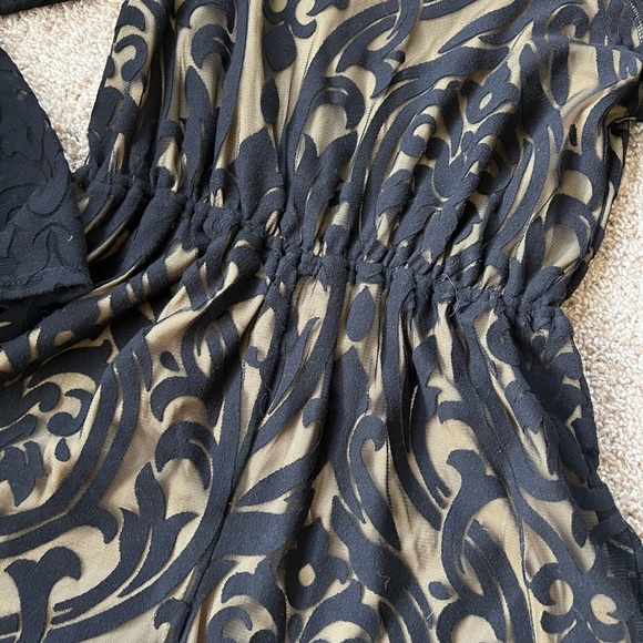 Beautiful lace romper - Picture 2 of 5